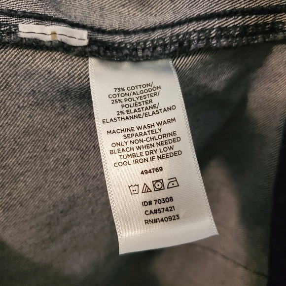 LOFT made and loved Denim skirt, Size 6P, like new, zipper closure - Picture 6 of 6